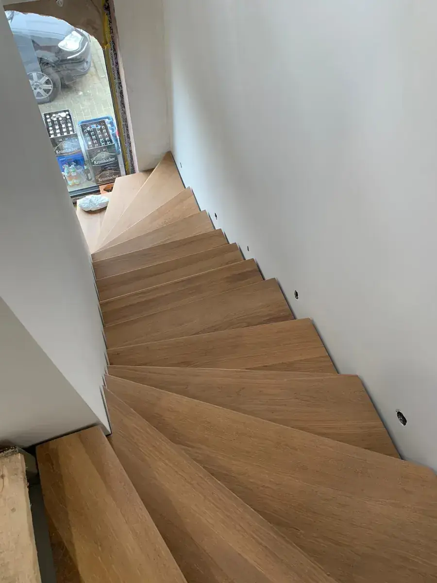 Gewendelte Holztreppe aus Eiche